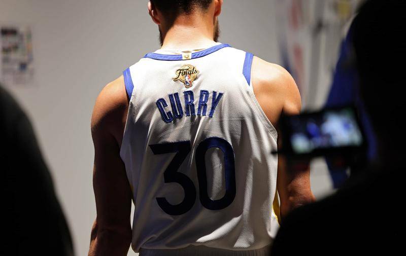 马卡：如果阿劳霍心理健康问题无法恢复，巴萨冬窗可能签中卫